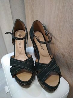 Босоножки на танкетке Tervolina новые 36