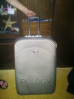 Чемодан дорожный