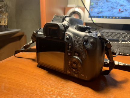 Зеркальный фотоаппарат Canon EOS 1300D