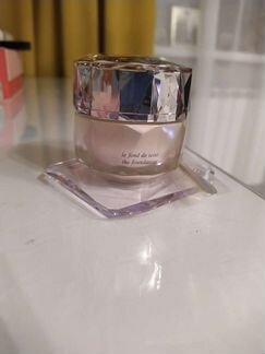 Cle de peau Тональный крем-уход SPF 20, тон В10