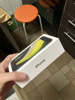 Apple iPhone se 2020 128gb + airpods 2 + альфа стр