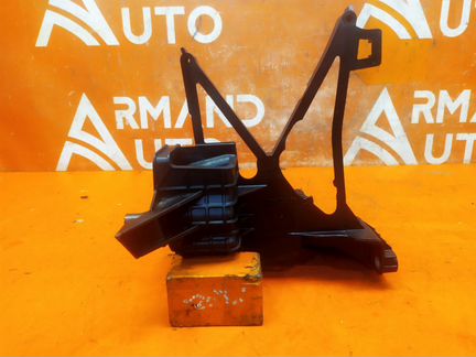 Кронштейн панели передний левый Mercedes E-Class