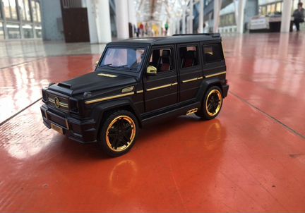Черный мерседес,железная машинка
