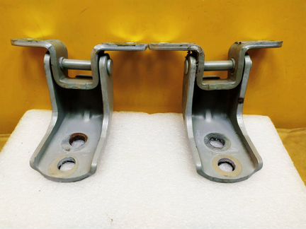 Петли двери передние Nissan Pathfinder R52