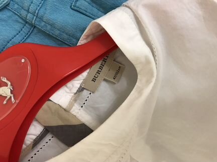 Burberry, джинсы и блузка