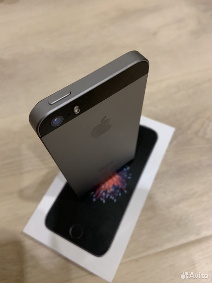 Телефон iPhone SE