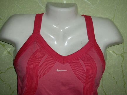 Для спорта найк, яркая