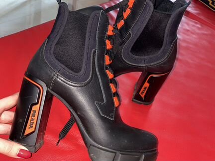 Prada ботильоны