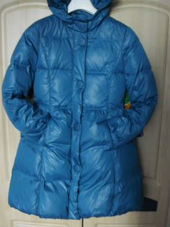 Бирюзовый пуховик Benetton