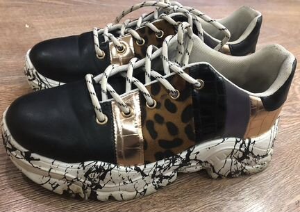 Модные кроссовки на яркой и высокой платформе