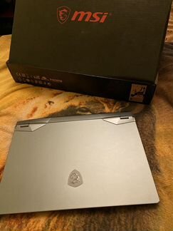 MSI GE66 RTX 2070 8GB/240 Hz дисплей