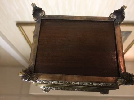 Старая шкатулка бронза бархат и дерево