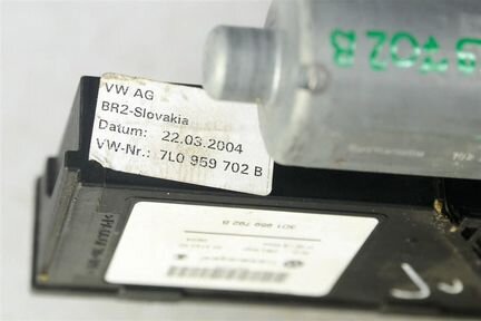 Моторчик стеклоподъемника передний правый VW Toua