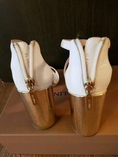 Новые белые босоножки. Carlo Pazolini