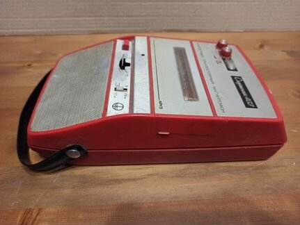 Транзисторный магнитофон Спутник 403 1977г