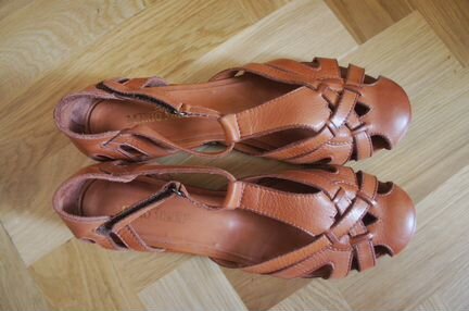 Босоножки новые