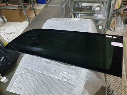 Стекло боковое Mercedes Benz V class A4476705700