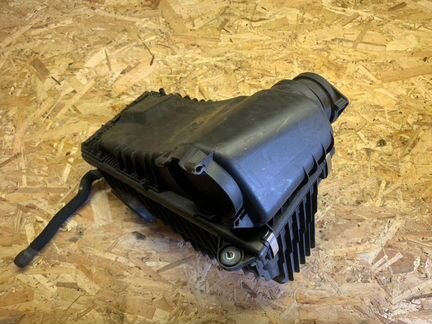 Корпус воздушного фильтра Audi Q7 4L 2008г