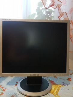 Монитор Samsung SyncMaster 740N 17