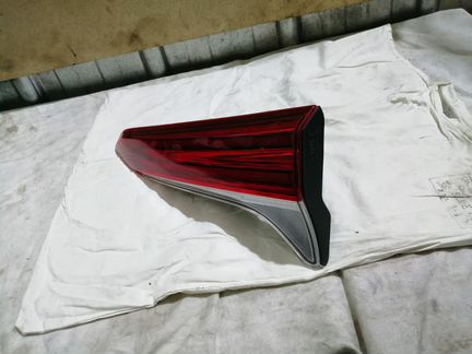 Фонарь в крышку багажника правый toyota Fortuner 2