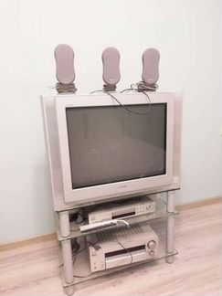 Отдам бесплатно телевизор в месте с тумбой