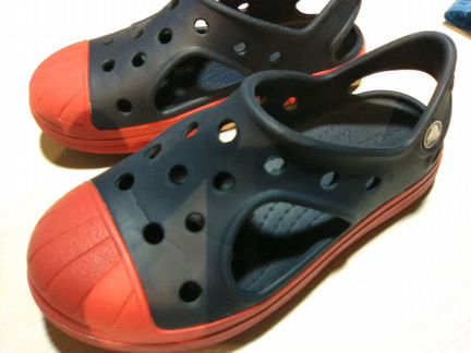 Сандалии crocs