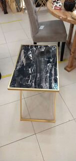 Столик с мраморной столешницей