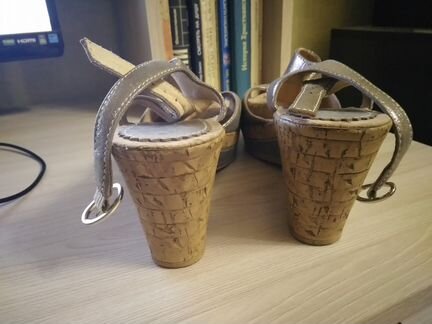 Кожаные босоножки на пробковой платформе MakFine