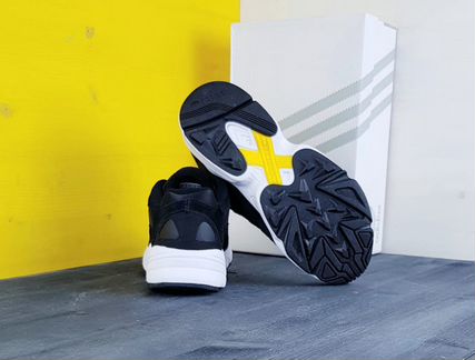 Adidas Yung кроссовки новые женские