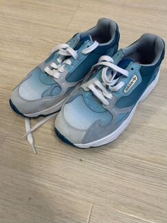 Кроссовки новые Adidas falcon
