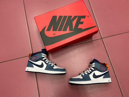 Кроссовки Nike Air Jordan 1