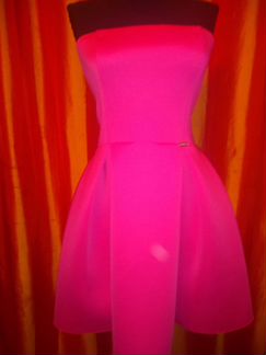 Платье-мини с открытыми плечами