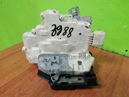 Замок двери задний правый Ауди Ку7 Audi Q7