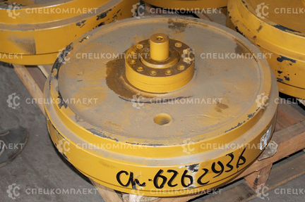 Направляющее колесо на CAT D6N