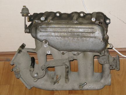 Nissan Maxima QX A32 95-99 коллектор впускной