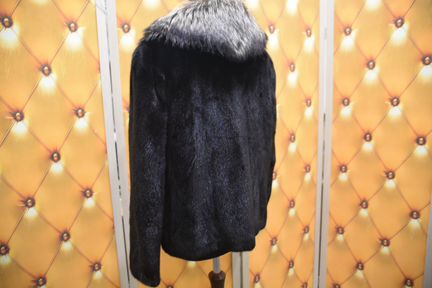 Шуба норковая с воротником из чернобурки