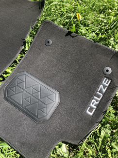 Продаю комплект ковриков на Chevrolet Cruze