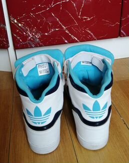 Кроссовки на танкетке