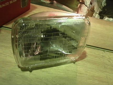 Фара Toyota нов.+б/у 2шт