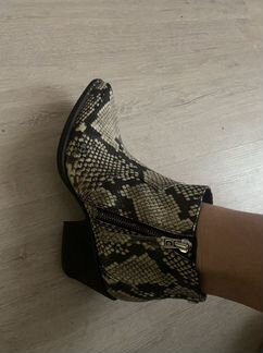 Ботильоны казаки кожаные серые с чёрным под змею