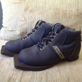 Лыжные ботинки 