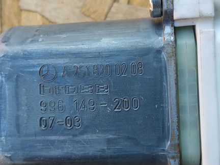 Моторчик стеклоподъемника правый Mercedes X164 GL