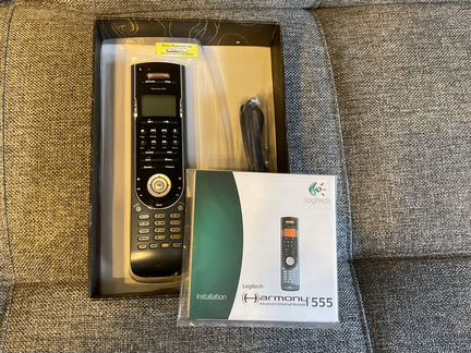 Универсальный пульт Logitech Harmony 555