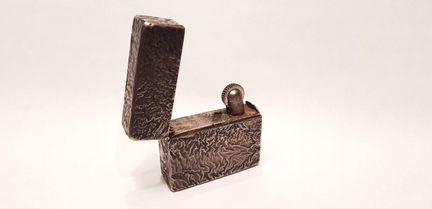 Старинная кремневая зажигалка