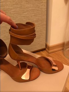 Коричневые кожаные босоножки Uterque